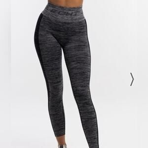 UEC ECHT Arise Pure SEAMLESS Leggings - Black & Grey SZ M